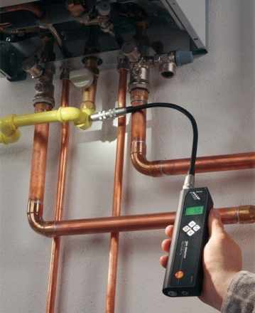 Testo Gas Detector Including flexible probe extension, rechargeable battery and mains unit for mains operation and battery recharging, with calibration protocol